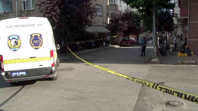 Sultangazi’de Uzun Namlulu Silahlarla Kahvehaneyi Taradılar: 2 Yaralı