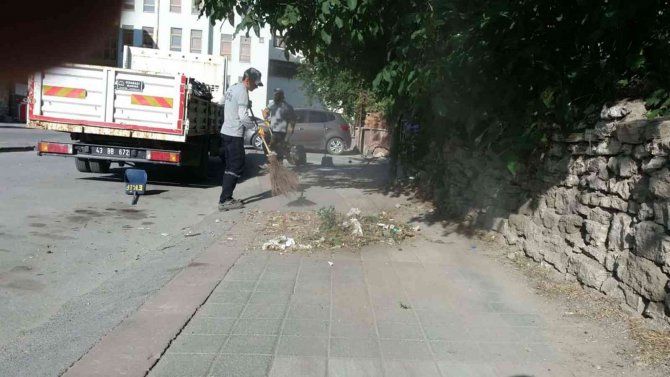 Temizlik Çalışmalarına Hız Kesmeden Devam Ediyor