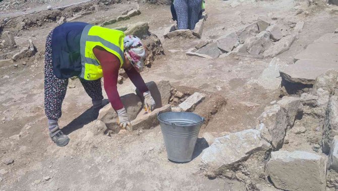 Yk Enerji Bünyesinde Çalışan 30 Köylü Kadın, 5 Bin Yıllık Tarihi Gün Yüzüne Çıkarıyor