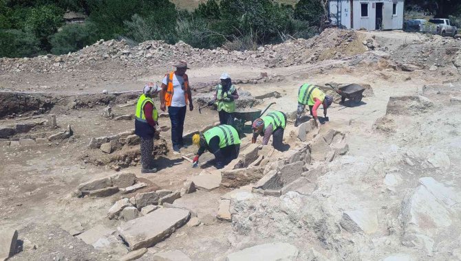 Yk Enerji Bünyesinde Çalışan 30 Köylü Kadın, 5 Bin Yıllık Tarihi Gün Yüzüne Çıkarıyor