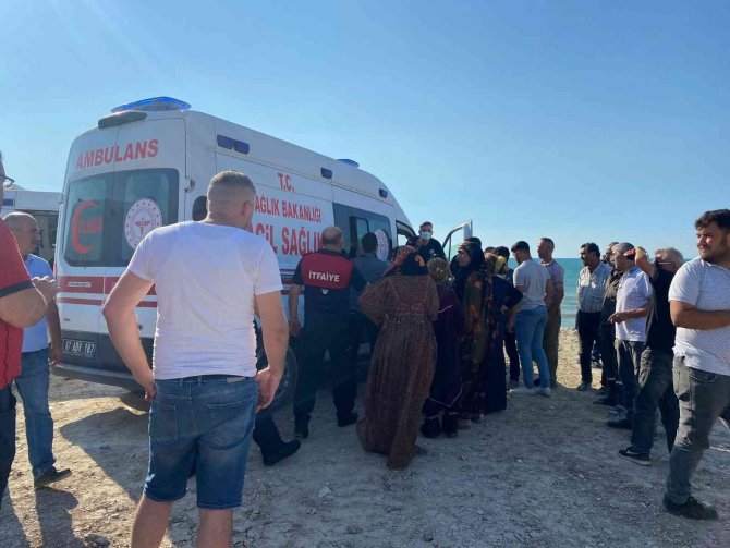 Denize Giren 2 Genç Boğulma Tehlikesi Geçirdi