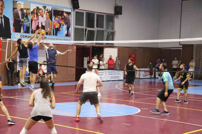 Akçaabat’ta Voleybol Turnuvası Sona Erdi