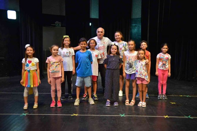 Yıldırım Erguvan Halk Oyunları Kursuna Yoğun İlgi