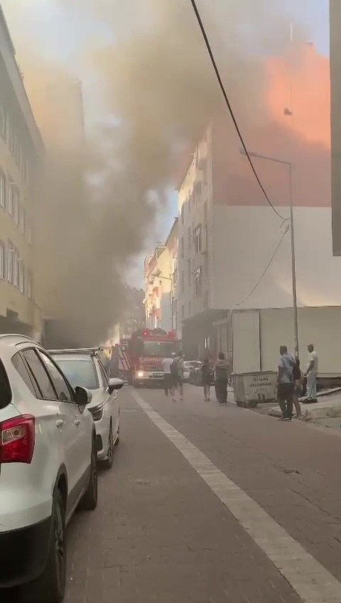 Avcılar’da Sünger Geri Dönüşüm Atölyesinde Korkutan Yangın