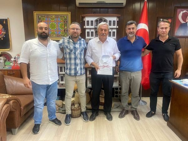Bilecikspor Yönetiminden Başkan Şahin’e Ziyaret