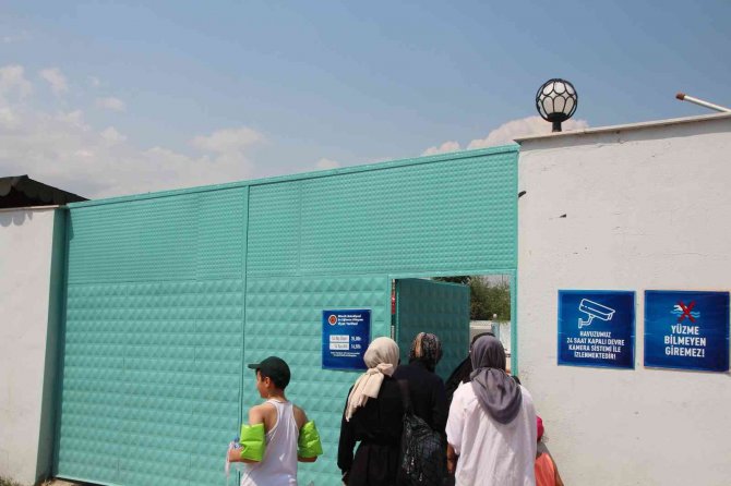 Bilecik’te Ablasına Emanet Edilen Çocuk Havuzda Boğulma Tehlikesi Geçirdi