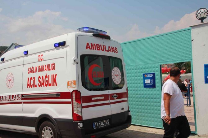Bilecik’te Ablasına Emanet Edilen Çocuk Havuzda Boğulma Tehlikesi Geçirdi