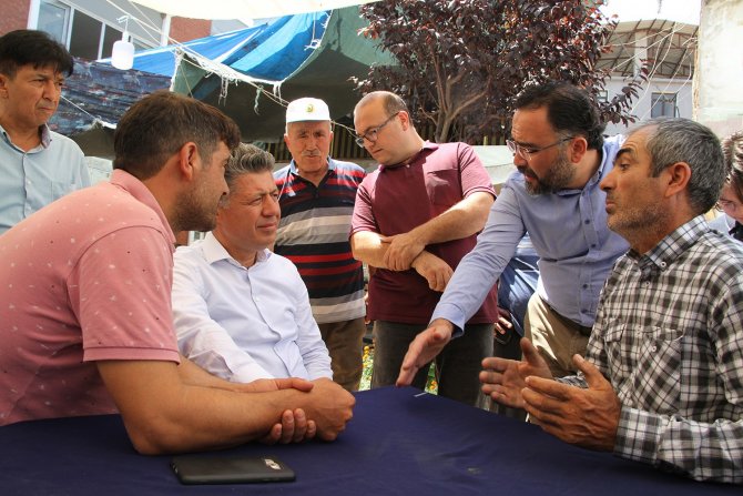Ak Partili Özkan Ve Beraberindekilerden Gökçeören Çıkartması