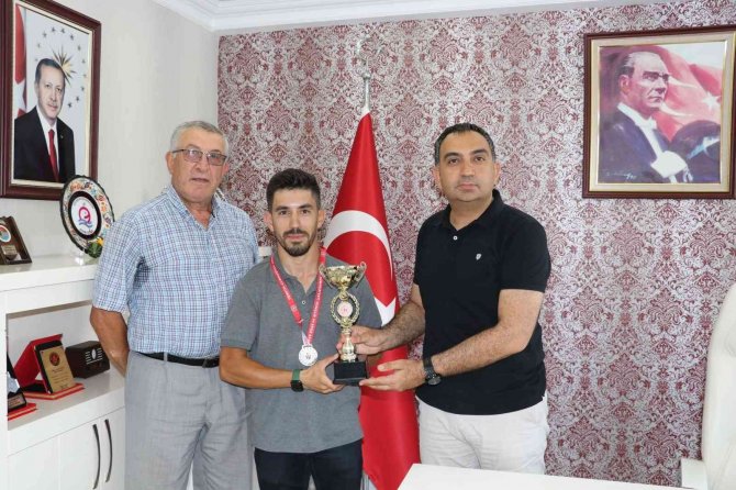 Kaymakam Çelik, Milli Bisikletçiyi Ağırladı