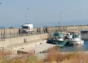 Can Simidi İle Van Gölü’nde Sürüklenen Çocuğu Jandarma Kurtardı