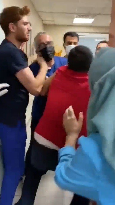 Maske Takmadı Hastaneyi Birbirine Kattı