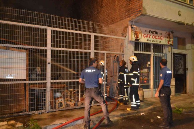 Çorlu’da Gece Yarısı Korkutan Yangın: Mahalleli Sokağa Döküldü