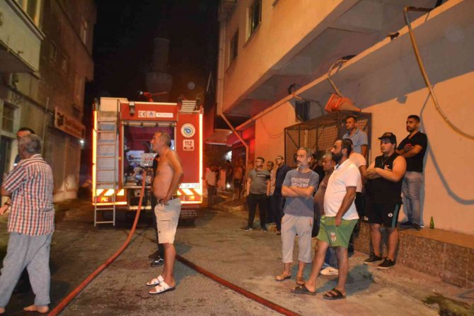Çorlu’da Gece Yarısı Korkutan Yangın: Mahalleli Sokağa Döküldü