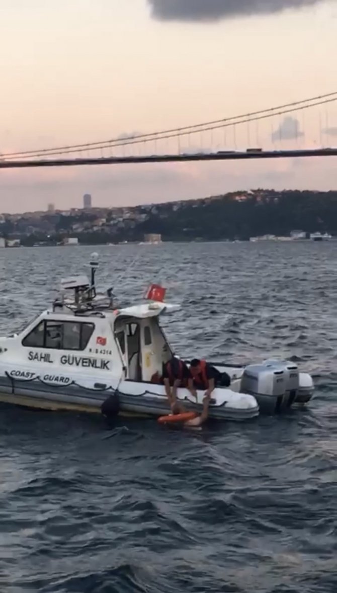 İ̇stanbul Boğazı’nda Ölüm Kalım Mücadelesi Kamerada