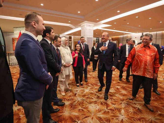 Bakan Çavuşoğlu, Malezyalı Mevkidaşı Abdullah İle Görüştü
