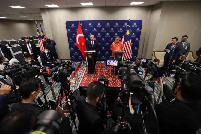 Bakan Çavuşoğlu, Malezyalı Mevkidaşı Abdullah İle Görüştü