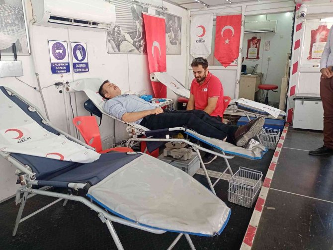 Dicle’de 47’nci Kez Kan Bağışında Bulunan Vatandaşa Plaket