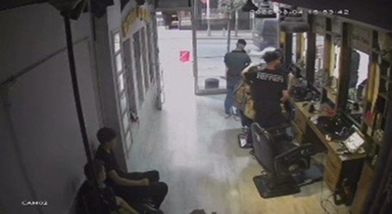 Güngören’de Yolun Karşısında Geçen Yaşlı Adama Otomobil Çarptı