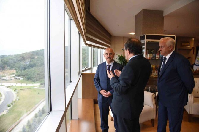 Rektör Sözbir Göreve Başladı