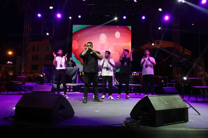 Düzce’de Gençler Eğlenceye Doyuyor