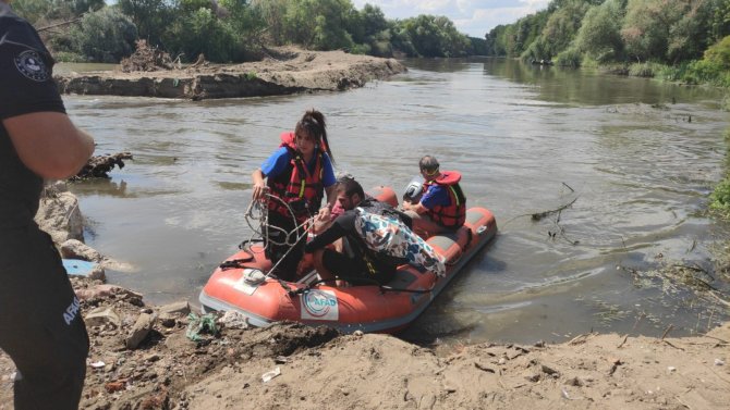 Tunca Nehri’nde Mahsur Kalan 2 Kişiyi Afad Bot İle Kurtardı