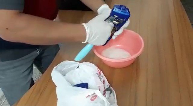 Şeytanın Bile Aklına Gelmez, Şampuan Kutusundan Esrar Çıktı