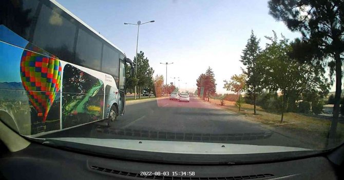 Elazığ’da Makas Atarak İlerledi, Trafiği Tehlikeye Soktu