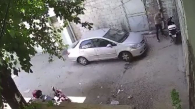 Motosikleti Kundaklarken Az Kalsın Kendini Yakıyordu