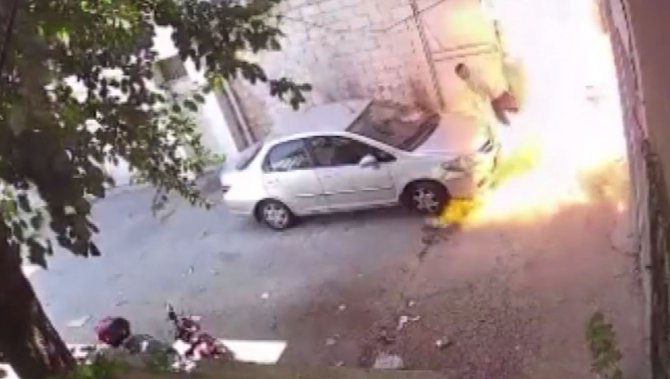 Motosikleti Kundaklarken Az Kalsın Kendini Yakıyordu