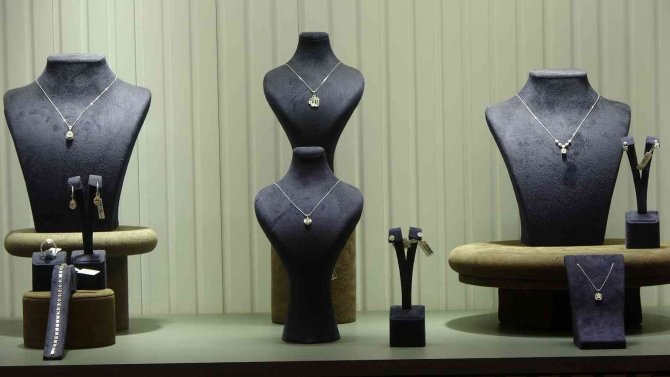 Düğün Sezonuyla Birlikte Çeyrek Ve Grama Olan İlgi Yükseldi