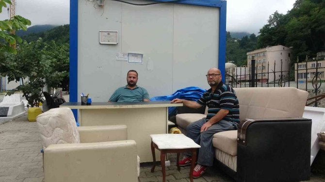 Konteyner Gitti, Dükkanı Sokağa Taşıdı