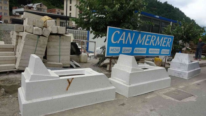 Konteyner Gitti, Dükkanı Sokağa Taşıdı