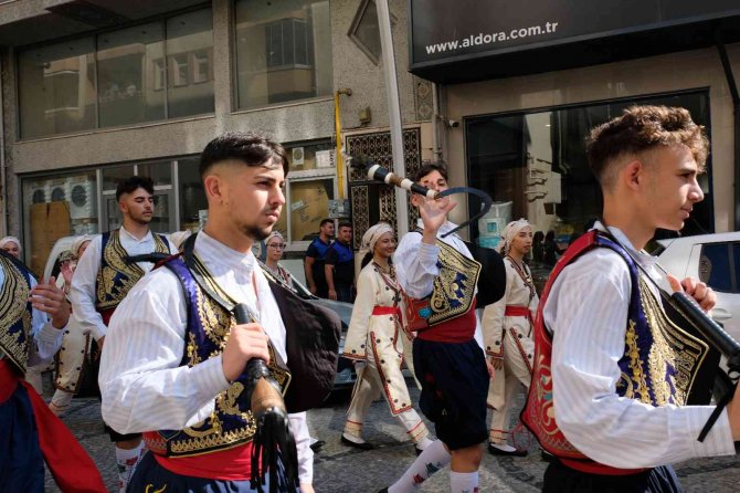 25. Gümüşhane Uluslararası Kuşburnu-pestil-kültür Ve Turizm Festivali Başladı