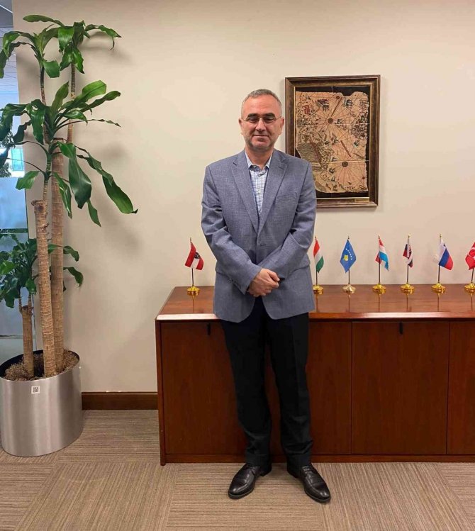 Başkan Usta’dan Dünya Bankası Ofisine İ̇znik Çinisi