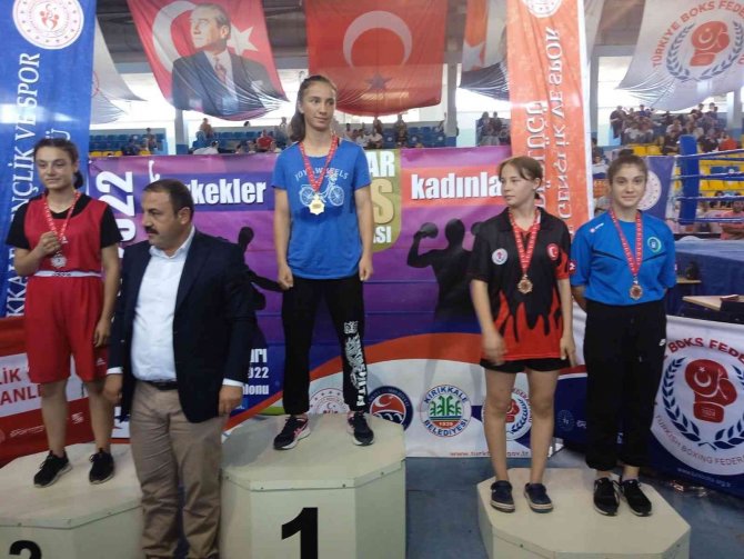 Bursa Büyükşehir Belediyesporlu Boksörlerden İki Türkiye Şampiyonluğu, Bir İkincilik Ve Bir Üçüncülük