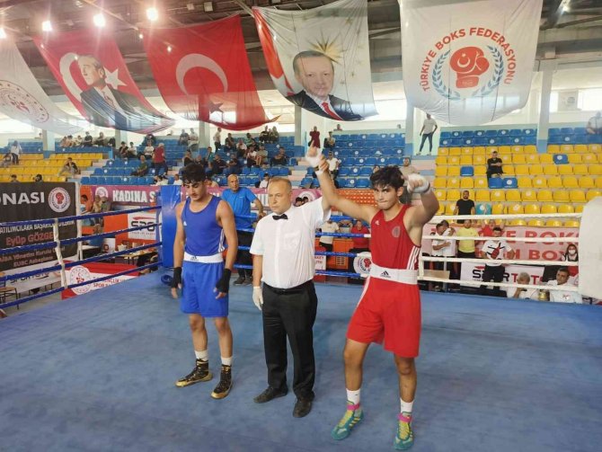 Bursa Büyükşehir Belediyesporlu Boksörlerden İki Türkiye Şampiyonluğu, Bir İkincilik Ve Bir Üçüncülük