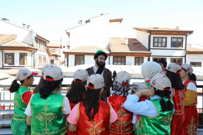 Genç Komek Öğrencileri Şehrin Kalbinde Yolculuk Yapıyor