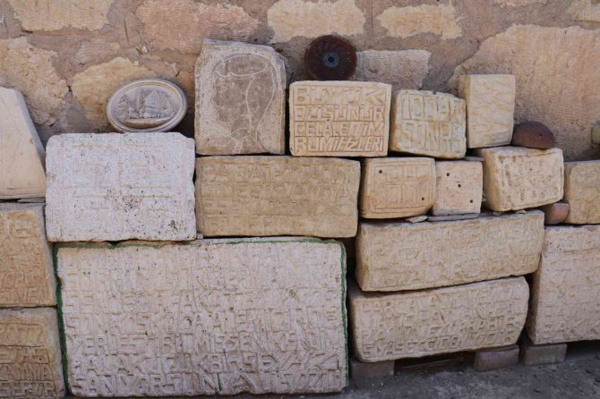 Taşlara Olan Tutkusu Sanata Dönüştü