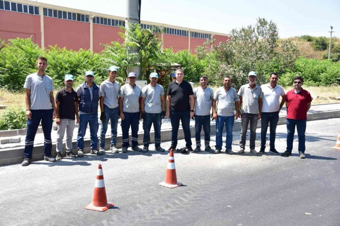 Asfaltlanan Eski Manisa Yolu’nda Sıra Kaldırımlarda