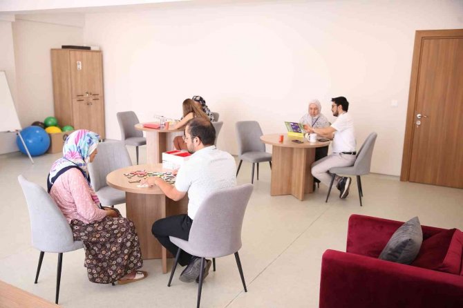Alzheimer Yaşam Merkezi Eğitime Devam Ediyor