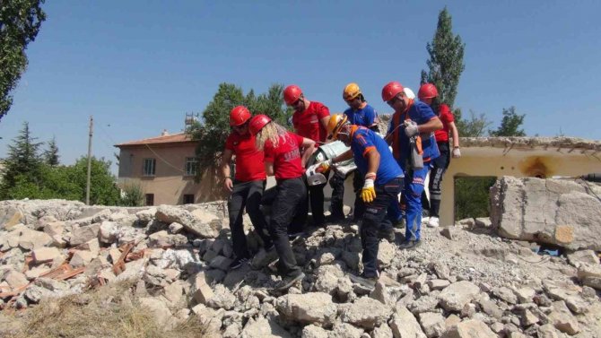Niğde’de Gerçeği Aratmayan Deprem Tatbikatı
