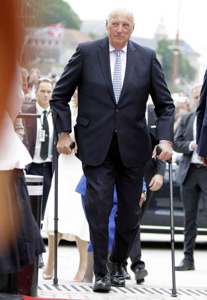 Norveç Kralı Hastaneye Kaldırıldı