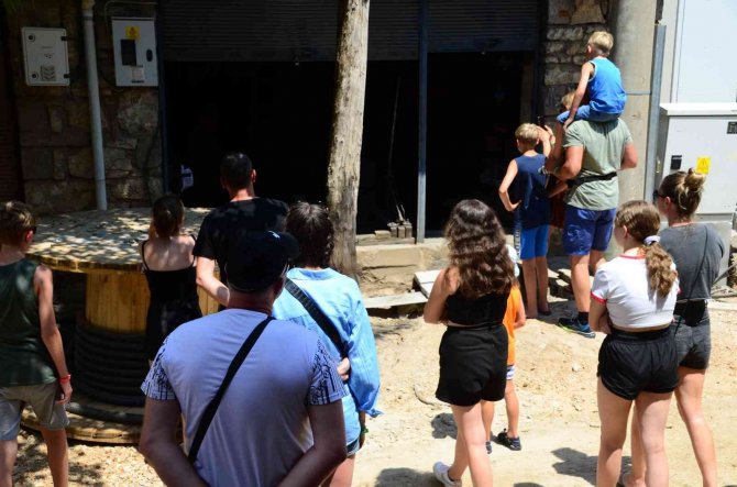 Antalya’nın Düğmeli Evlerine Avrupalı Turist İlgisi