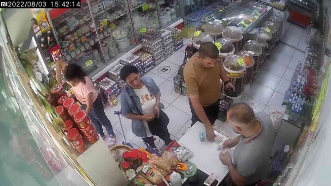 Pendik’te Tırnakçılık Yaparak Kaşla Göz Arasında Para Çaldılar