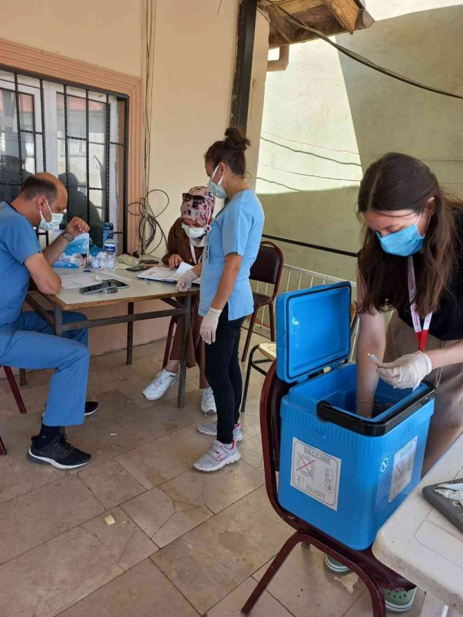 Sağlıkçılar Köy Köy Gezerek Hatırlatma Aşılarını Yapıyorlar