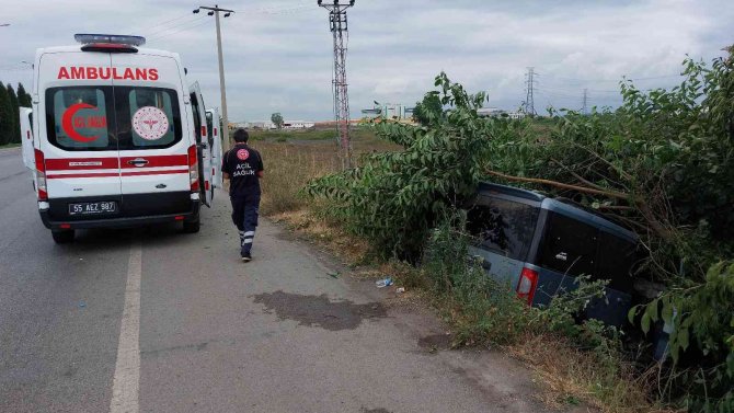 Samsun’da Hafif Ticari Araç Yoldan Çıktı: 2 Yaralı
