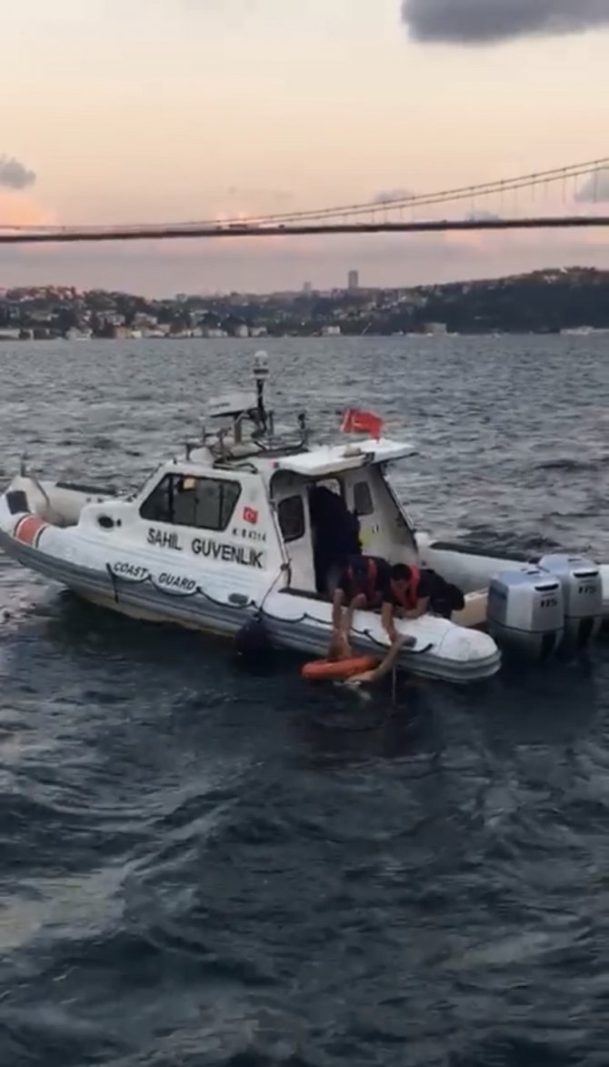 İ̇stanbul Boğazı’nda Ölüm Kalım Mücadelesi Kamerada