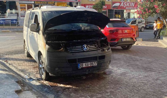 Seyir Halindeki Minibüste Yangın Çıktı