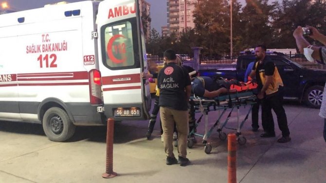 Siirt’te Odun Yüklü Kamyon Devrildi: 6 Yaralı