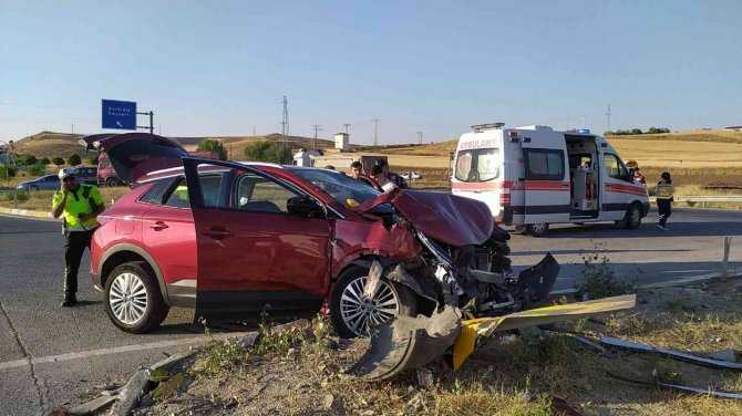 Sivas’ta Karavan İle Otomobil Çarpıştı: 7 Yaralı